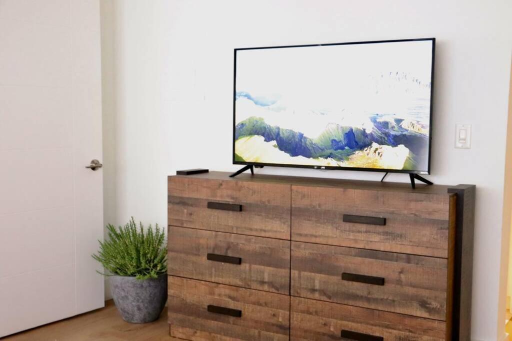 Heart Of West Hollywood Modern 2 Bedroom 2 Bath Apartment