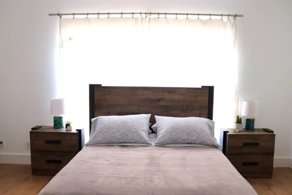 Heart Of West Hollywood Modern 2 Bedroom 2 Bath Apartment *