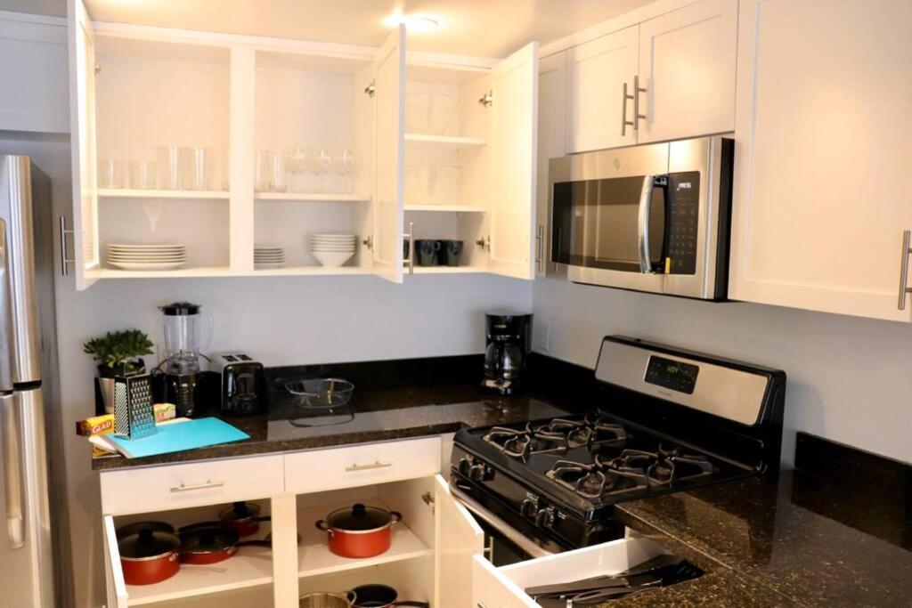 Apartment Heart Of West Hollywood Modern 2 Bedroom 2 Bath